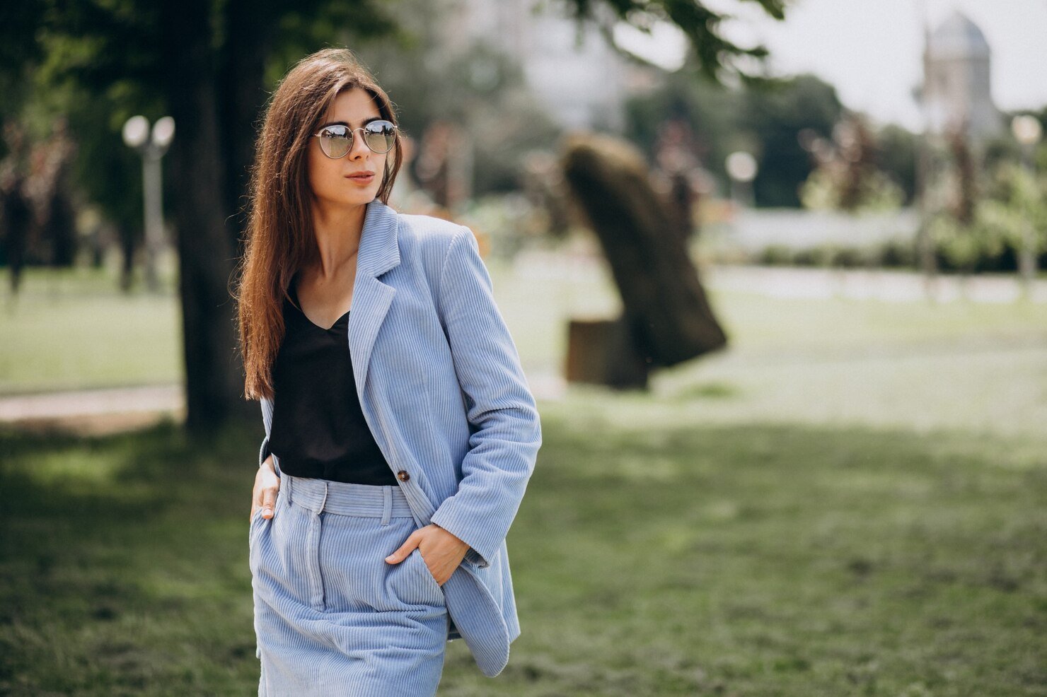 young-business-woman-dressed-blue-suit_1303-23984 (1)